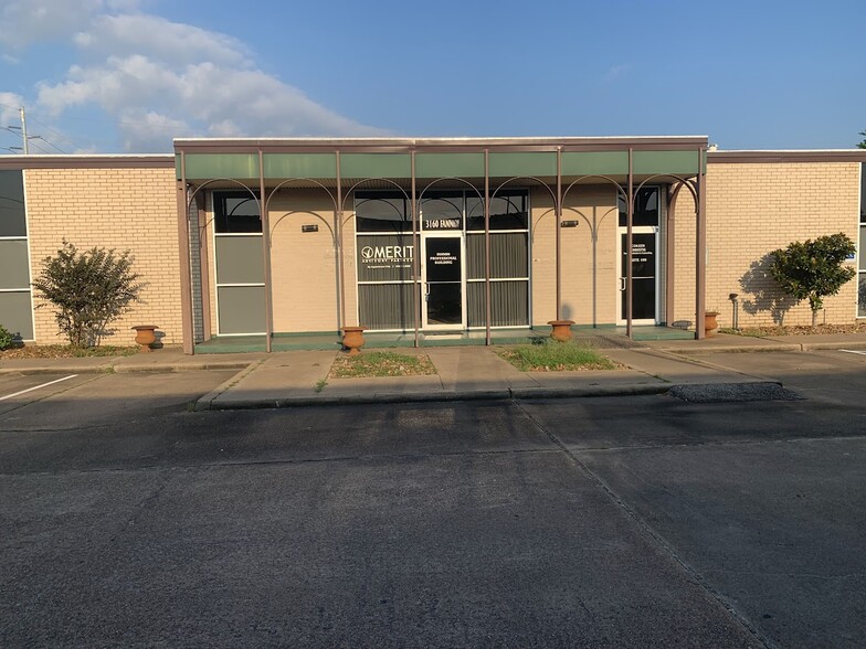 Primary Photo Of 3160 Fannin St, Beaumont Office For Sale