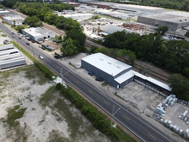 More Photos Of 5270 W Beaver St, Jacksonville Manufacturing For Lease