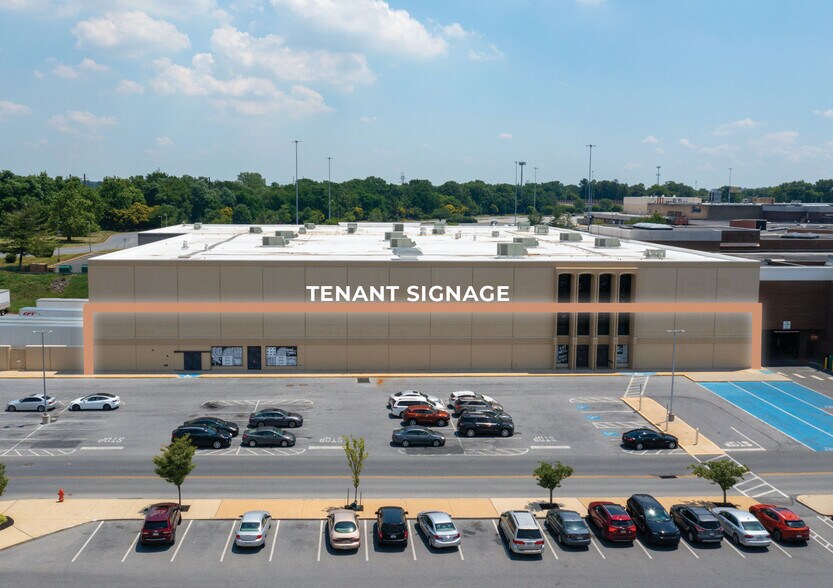 More Photos Of 142 Park City Ctr, Lancaster General Retail For Lease