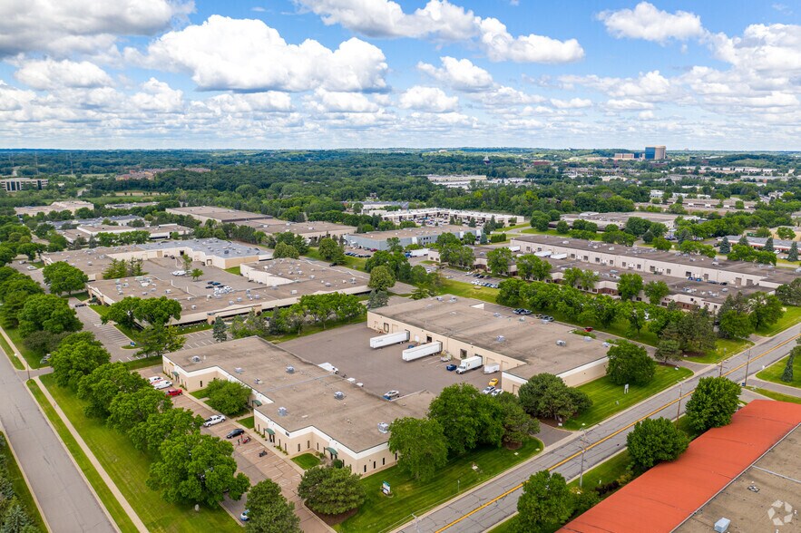 More Photos Of 7500-7546 Washington Ave S, Eden Prairie Light Distribution For Lease