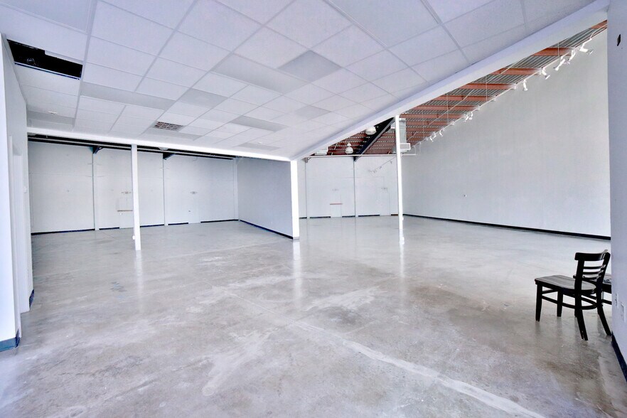 More Photos Of 11130 Gulf Fwy, Houston Unknown For Lease