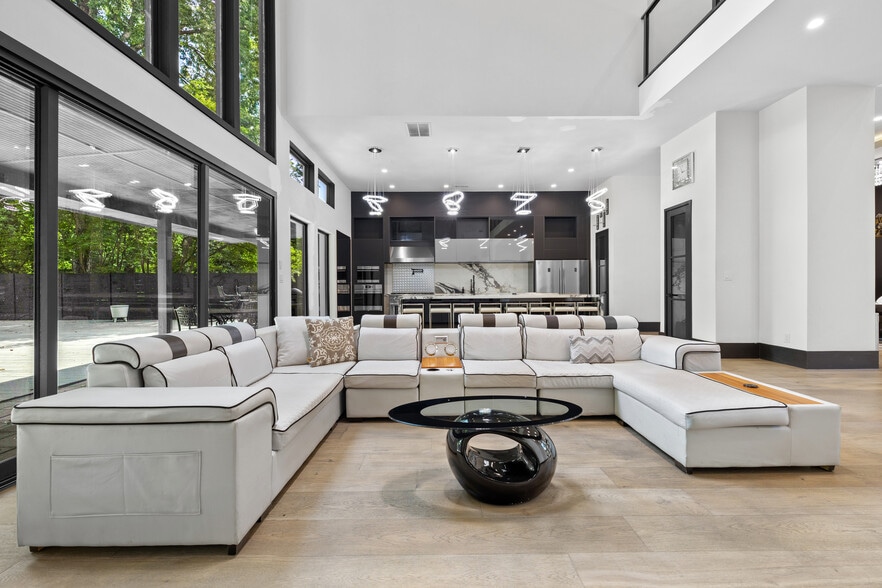 More Photos Of 2401 Greenglade Rd NE, Atlanta Specialty For Sale