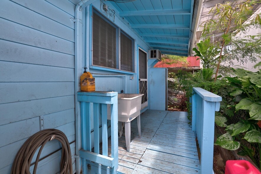 More Photos Of 748 Gulick Ave, Honolulu Office For Sale