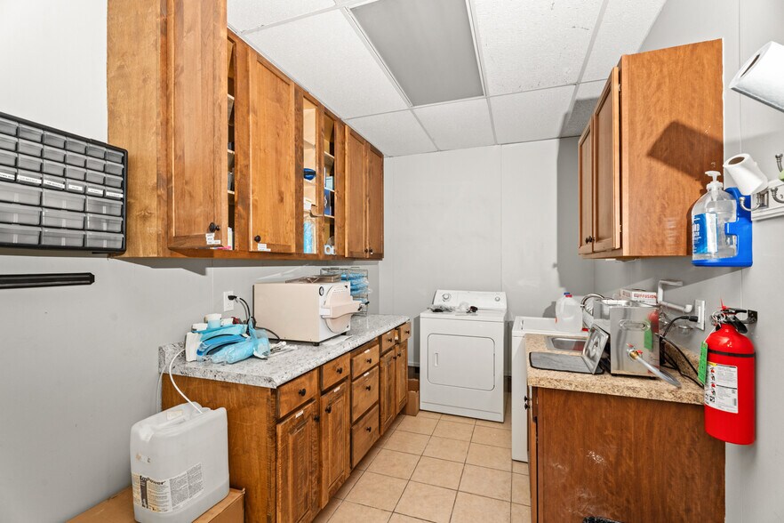 More Photos Of 1212 S Air Depot Blvd, Oklahoma City Office For Sale