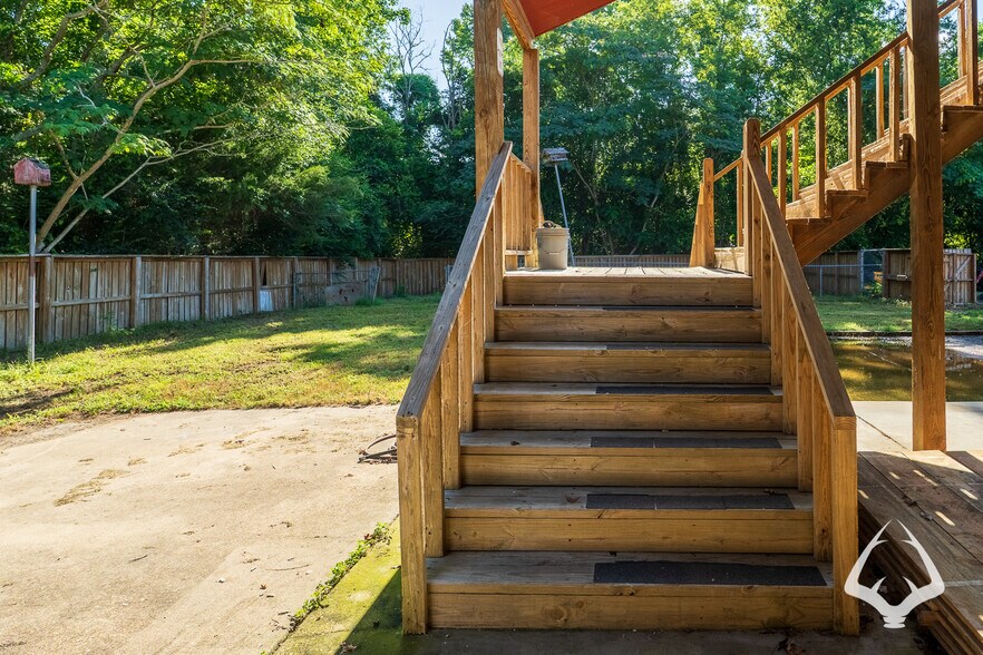More Photos Of 205 N Wheeler Rd, Colmesneil Office For Sale