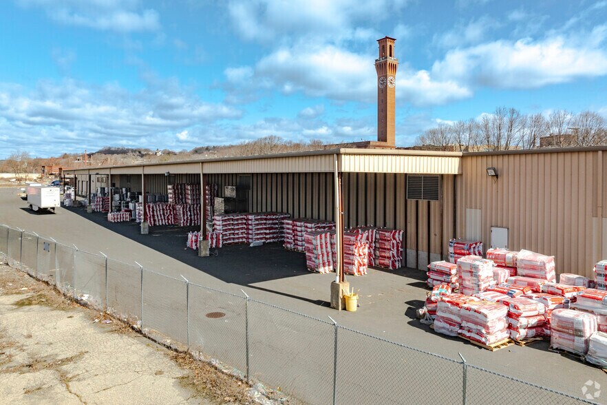 More Photos Of 45 Freight St, Waterbury Warehouse For Lease