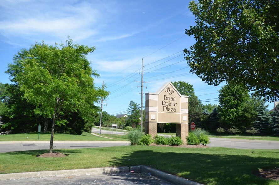 More Photos Of 47200-47340 W 10 Mile Rd, Novi General Retail For Sale