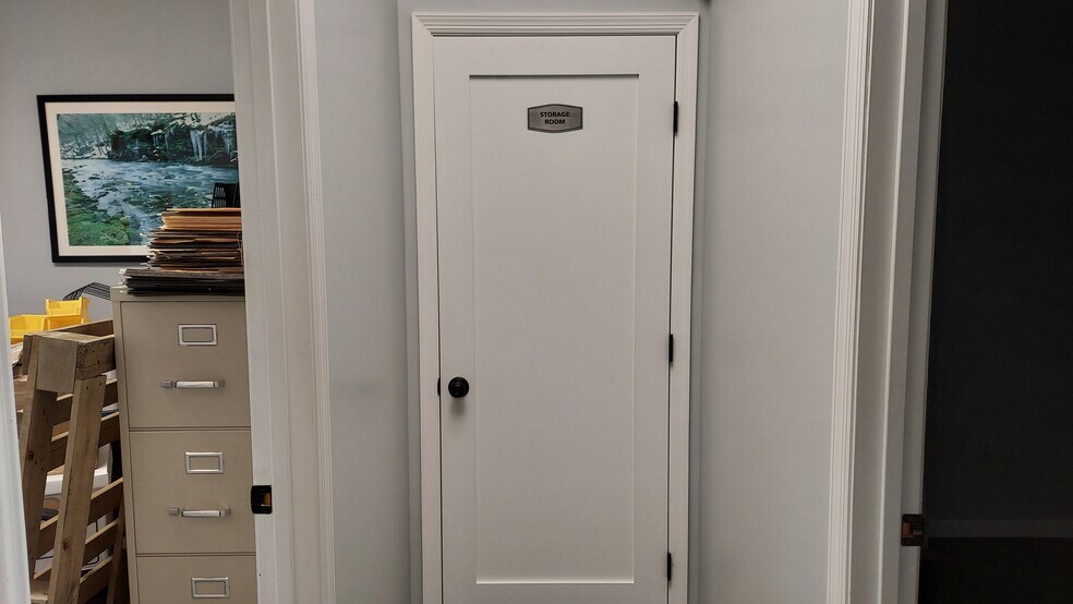 More Photos Of 33 Basin Rd, West Hurley Medical For Lease