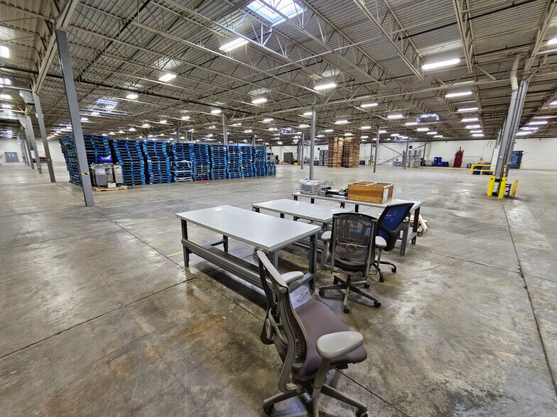 More Photos Of 100 Centre Dr, Orchard Park Warehouse For Lease
