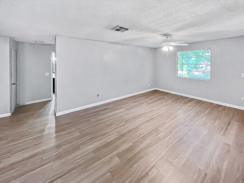 More Photos Of 609 Golden Raintree Pl, Brandon Apartments For Sale