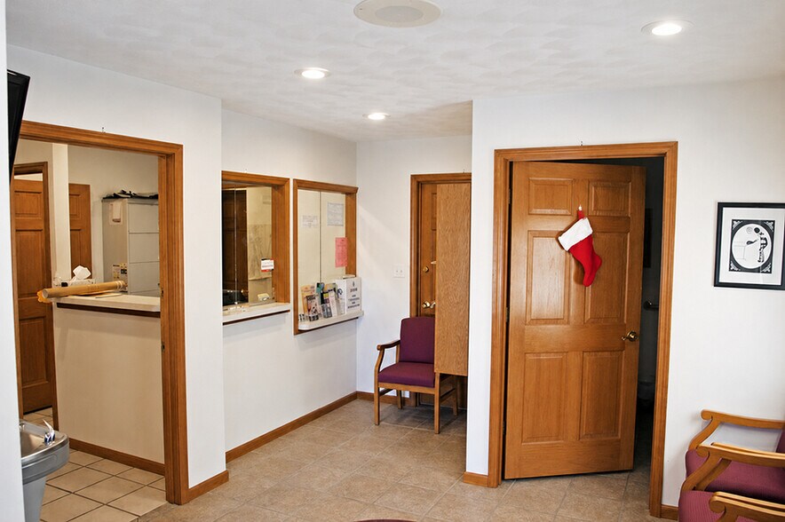 More Photos Of 607 N Sparta St, Steeleville Medical For Sale