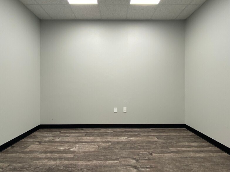 More Photos Of 7605 NW 79th Pl, Oklahoma City Industrial For Lease