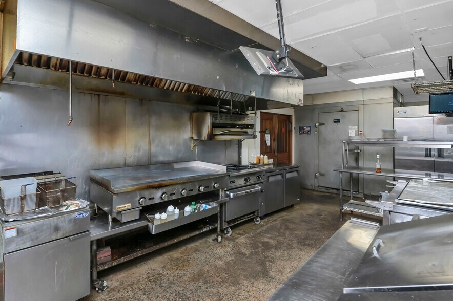 More Photos Of 300 State St, West Columbia Restaurant For Sale