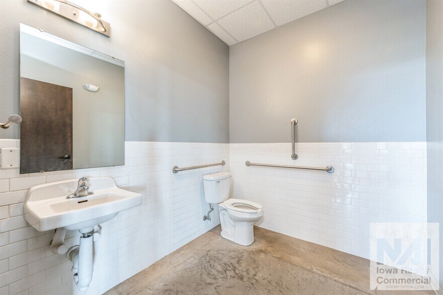 More Photos Of 680 Meade Dr, North Liberty Unknown For Sale