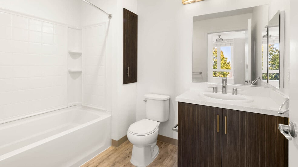 More Photos Of 1333 Powell St, Emeryville Apartments For Lease