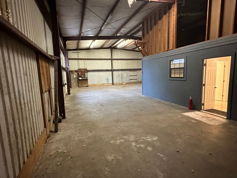 More Photos Of 10202 Mula Cir, Stafford Warehouse For Lease