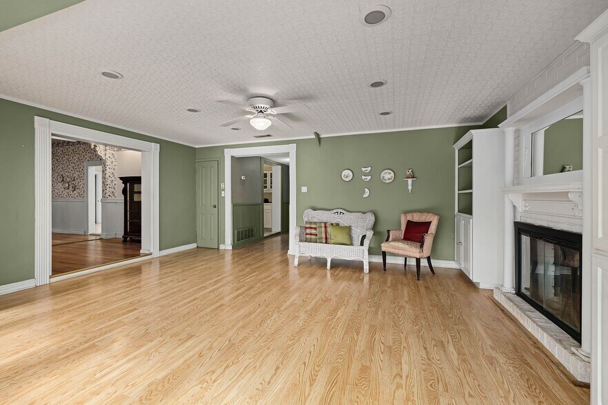 More Photos Of 633 S Castell Ave, New Braunfels Office Residential For Sale