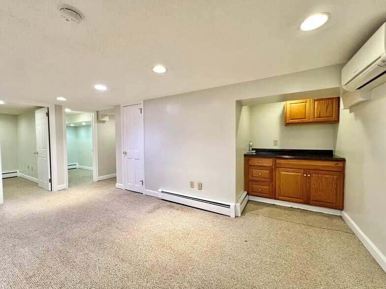 More Photos Of 14 Concord St, Glastonbury Office Residential For Lease