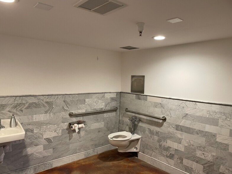 More Photos Of 1224 St Charles Ave, New Orleans Apartments For Lease