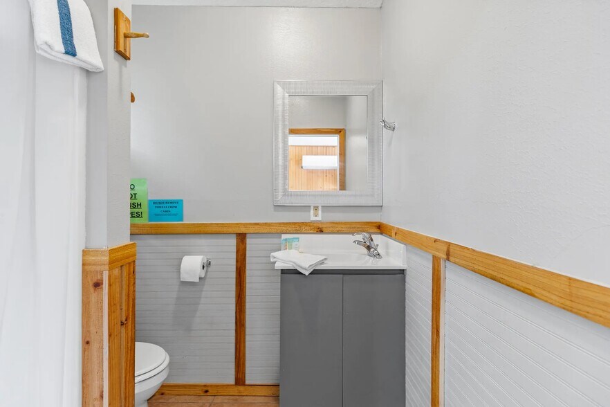 More Photos Of 14 Marina Pt, Huntsville Trailer Camper Park For Sale