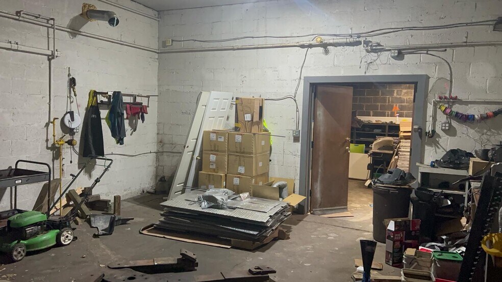 More Photos Of 2712 Sparrows Point Rd, Baltimore Light Manufacturing For Sale