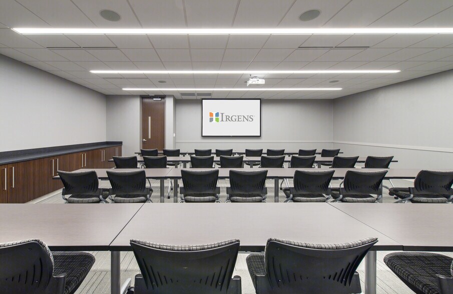 More Photos Of 10100 W Innovation Dr, Wauwatosa Office For Lease