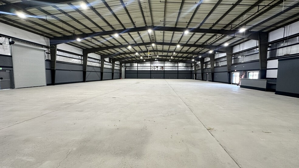 More Photos Of 3251 N Ad Art Rd, Stockton Warehouse For Lease
