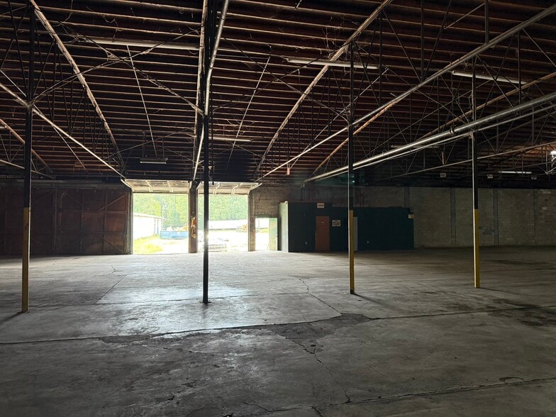 More Photos Of 682 Jersey St, Cheraw Warehouse For Lease