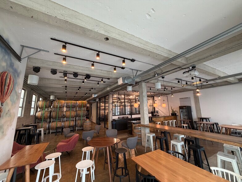 More Photos Of 700 E Broadway, Long Beach Restaurant For Lease