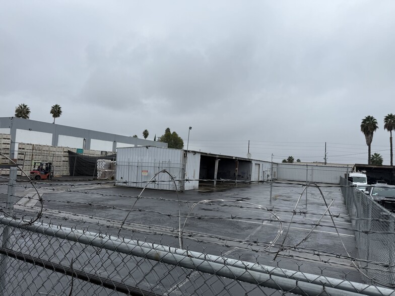 More Photos Of 5925 Payton Ave, Riverside Warehouse For Lease
