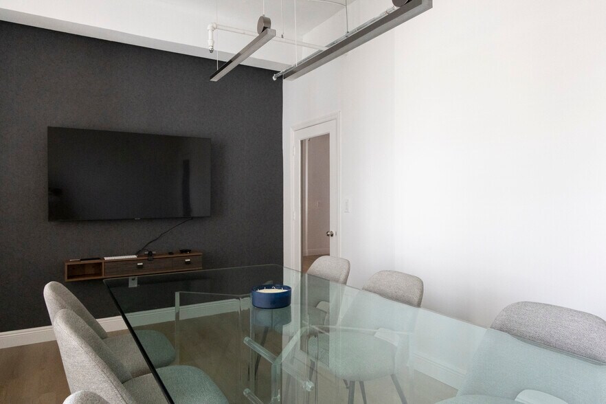 More Photos Of 25 SE 2nd Ave, Miami Office For Lease