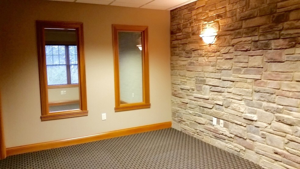 More Photos Of 10412 Allisonville Rd, Fishers Office For Sale