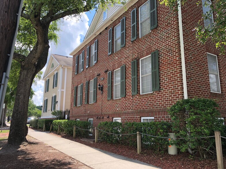 More Photos Of 214 Red Cross St, Wilmington Apartments For Lease