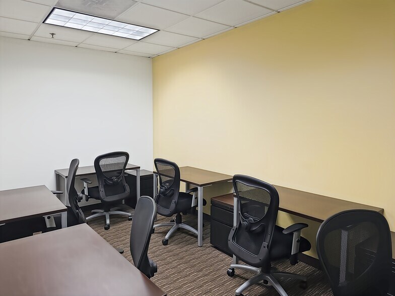 More Photos Of 200 Continental Dr, Newark Coworking Space