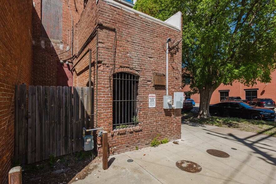 More Photos Of 1001 W Douglas Ave, Wichita Storefront For Sale