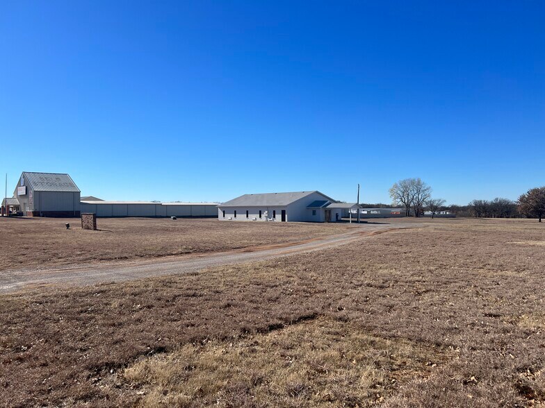 More Photos Of 4925 North Hwy 81, Duncan Flex For Sale