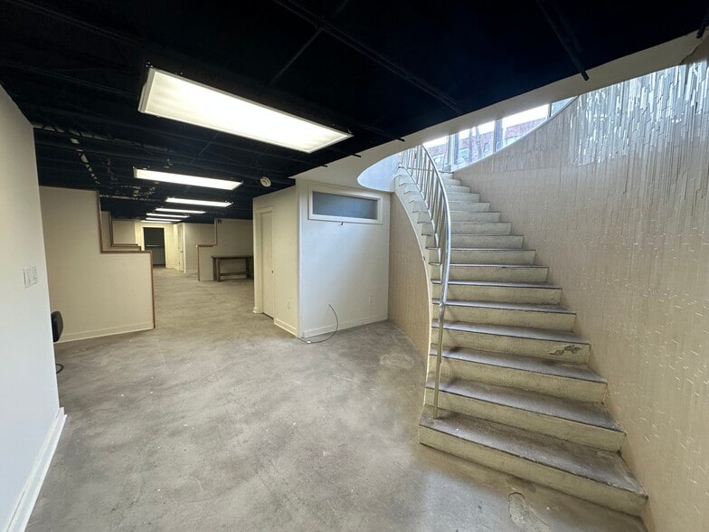 More Photos Of 8227 Woodmont Ave, Bethesda Storefront Retail Office For Lease