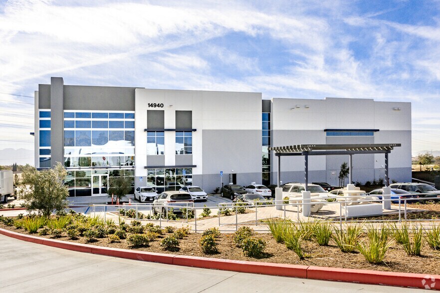 More Photos Of 14940 Limonite Ave, Eastvale Warehouse For Lease