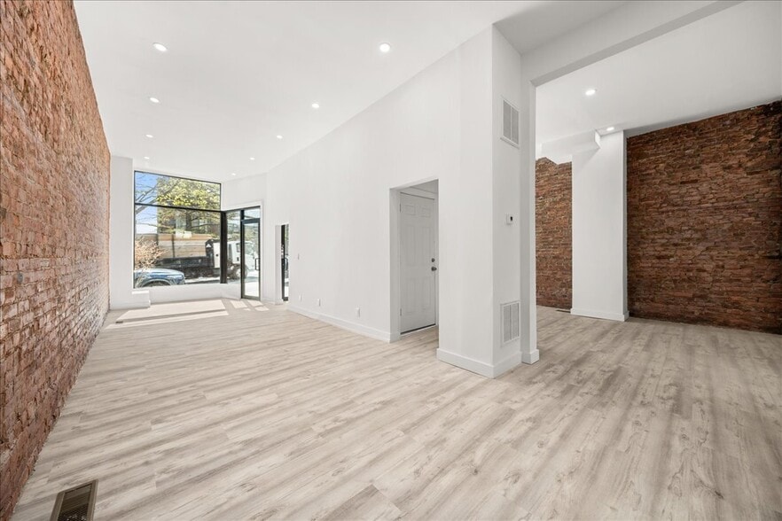 More Photos Of 2122 Boston Post Rd, Larchmont Storefront Retail Office For Lease