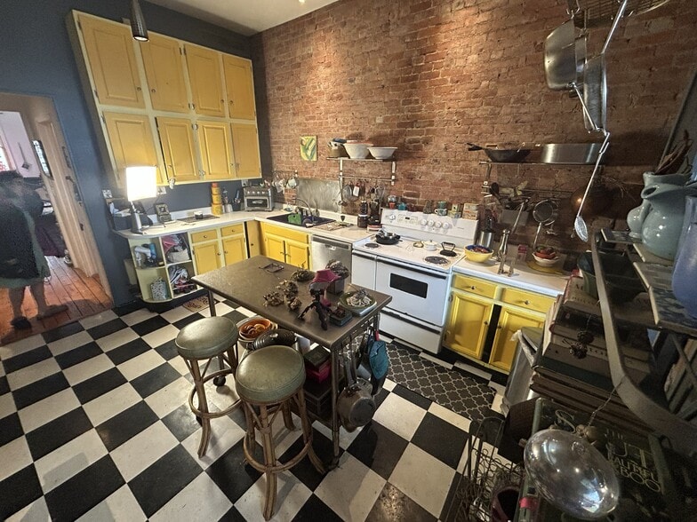 More Photos Of 193 Main St, Ossining General Retail For Sale