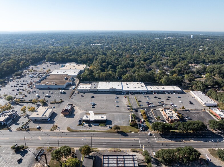 Primary Photo Of 4693 Airport Blvd, Mobile Unknown For Lease