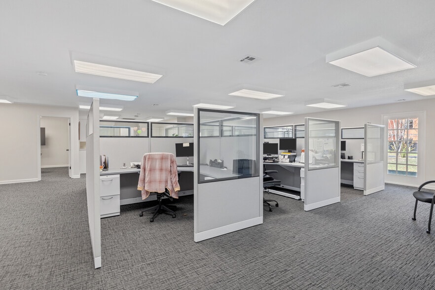 More Photos Of 1628 Ryan St, Lake Charles Office For Lease