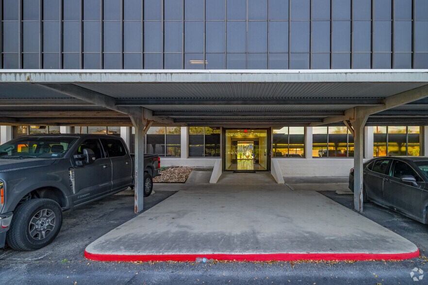 More Photos Of 8700 Tesoro Dr, San Antonio Unknown For Lease