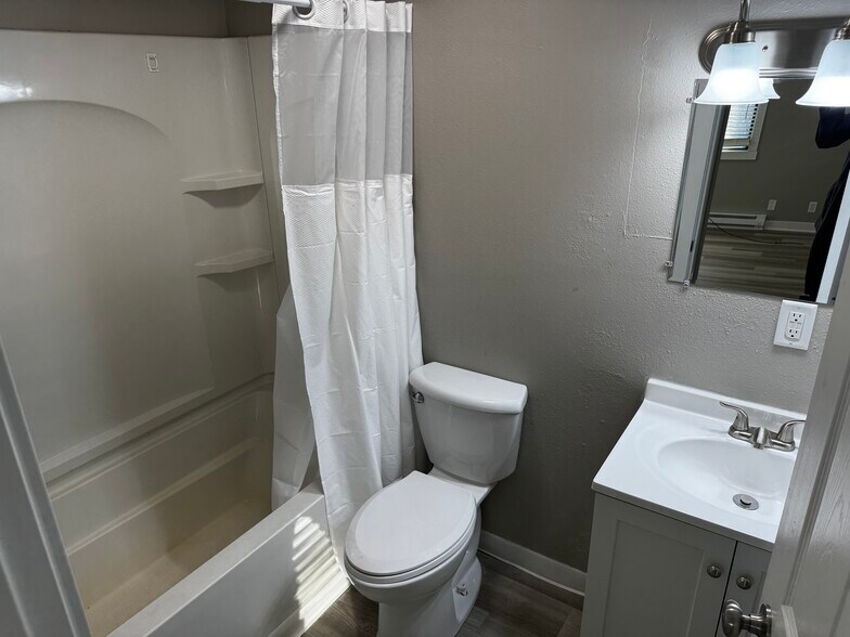 More Photos Of 107 SE 1st St, Bondurant Apartments For Sale