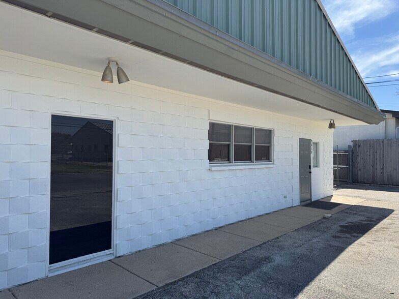 More Photos Of 9010 Aero St, San Antonio Light Manufacturing For Sale