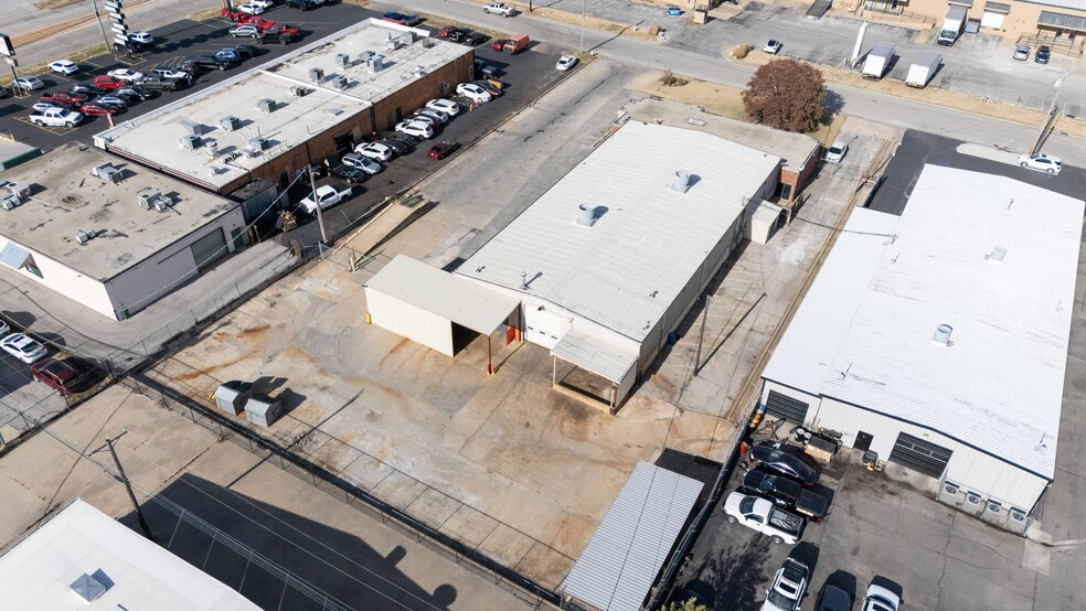 More Photos Of 8118 E 44th St, Tulsa Warehouse For Lease