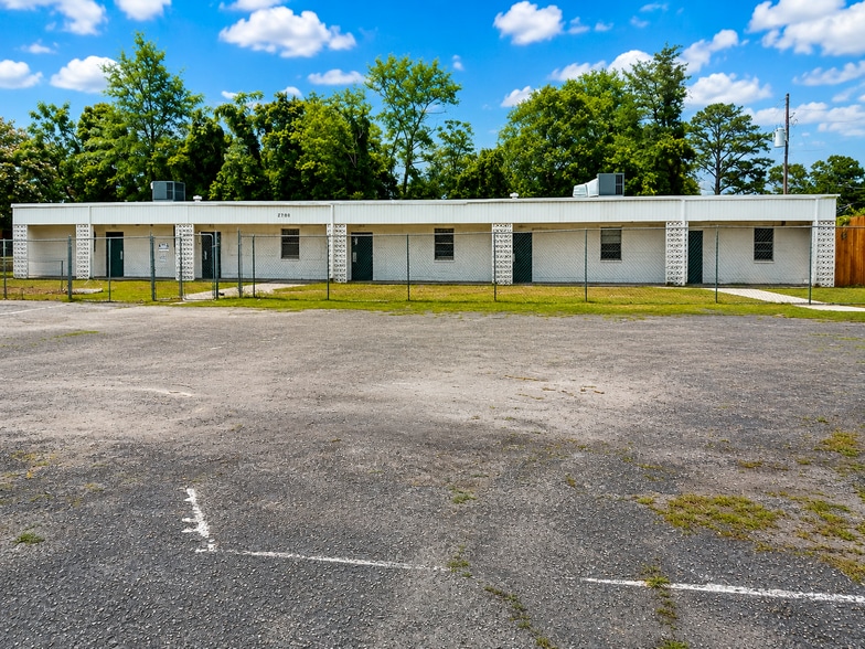 Primary Photo Of 2700 Ashland Rd, Columbia Schools For Sale