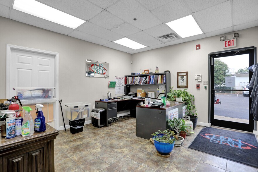 More Photos Of 3325 Millbranch Rd, Memphis Warehouse For Sale