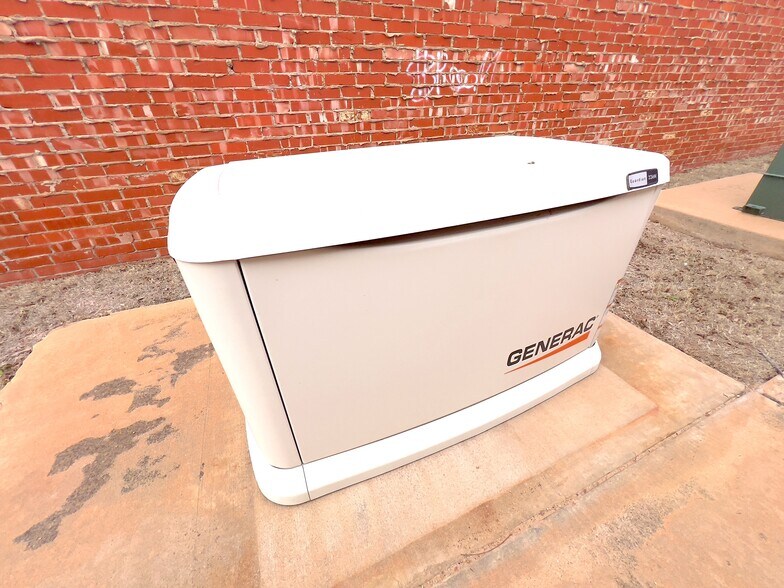 More Photos Of 1015 E Broadway St, Altus Medical For Lease