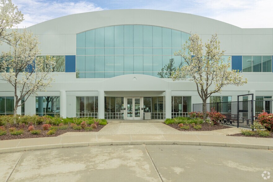 More Photos Of 11185 International Dr, Rancho Cordova Office For Sale